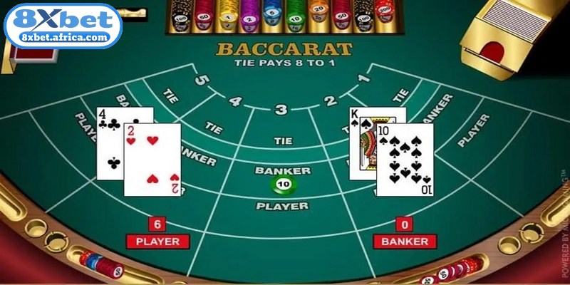 Dealer chuyên nghiệp đang thực hiện thao tác chia bài tại bàn Baccarat 8XBET